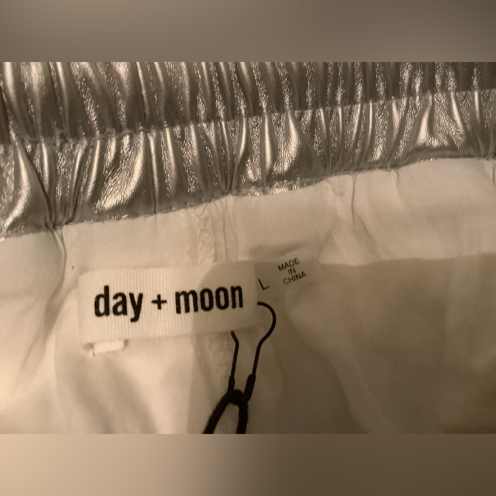 Day + Moon Leather Flounce Silver Skirt New Size Large - Picture 4 of 8